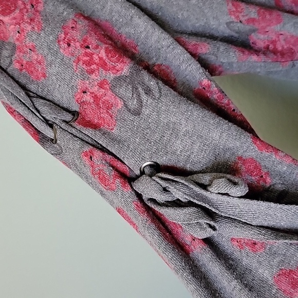 Torrid Romantic Novelty size 1X hidden Minnie lace up sleeve sweater top - Picture 4 of 7